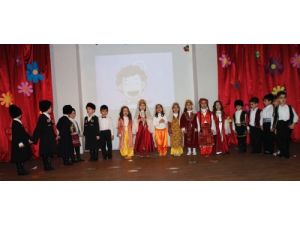 Baharlı Miniklerden Şiir Gecesi