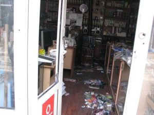 Göle'de 5 İş Yeri Soyuldu