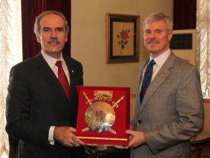 Abd'li Konsolostan Tarihi Yapılara Övgü