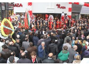 Simit Plaza'ya Mehteranlı Açılış