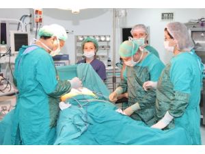 Obezite Hastaları Fazla Kilolarından Ameliyatla Kurtuluyor