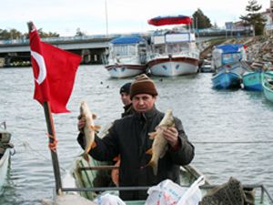 Balıkçı teknelerinde Türk bayrağı dalgalanacak