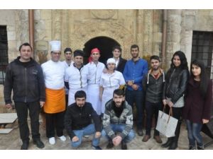 Artuklu Üniversitesi Öğrencilerine Mutfak Teknikleri Eğitimi Verildi