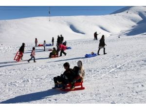 Kayak Yapmayı Seven Vanlılar, Abalı Kayak Merkezi'ne Akın Etti