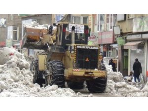 Hakkari'de Kapanan Köy Yolları Ulaşıma Açılıyor