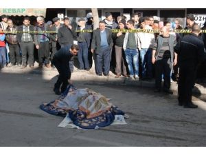 Karşıdan Karşıya Geçen Şahıs Halk Otobüsünün Altında Hayatını Kaybetti