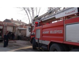 Yangında Yatak Odası Kullanılmaz Hale Geldi