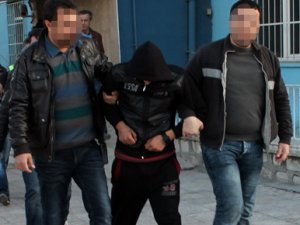 Parayı sayarak çalan hırsızlar yakalandı