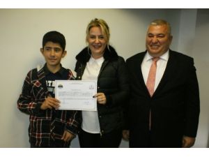 Emlak Danışmanlığı Kursiyerleri Cübbe Giydi, Kep Fırlattı