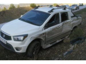 Buzlanma Nedeniyle Kayan Kamyonet Devrildi