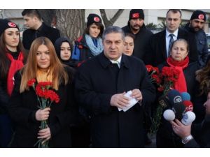 Mhp’lilerden Polise Çiçekli Karşılama