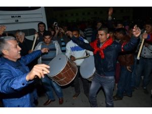 Manavgat'ta 18 Genç, Birliklerine Davul Zurna Eşliğinde Uğurlandı