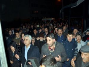 Umreciler Dua Ve Tekbirlerle Uğurlandı