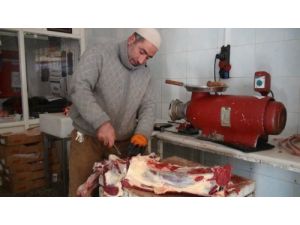 Bitlis’te Kasaplar Kesecek Hayvan Bulamamaktan Şikayetçi