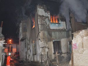 Karaman'da tarihi evde yangın çıktı