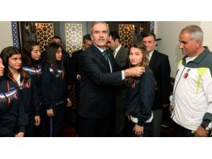 Krosta Avrupa Üçüncüsü Oldular, Altını Kaptılar