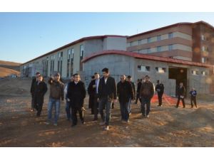 Vali Düzgün, Mülteci Merkezi İnşaatını İnceledi