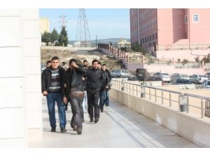 Silifke'de Sokak Satıcılarına Yönelik Operasyonda 17 Kişi Gözaltına Alındı