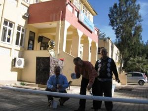 İlkokul Öğretmenleri Tatilde Okulu Tadilatan Geçirdi