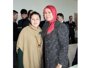 Vali Münir Karaloğlu’ndan Çocuk Evlerinde Kalan Öğrencilere Karne Hediyesi