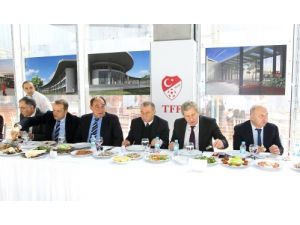 Tff Başkanı Demirören'den Yıldırım'a Havuz Cevabı