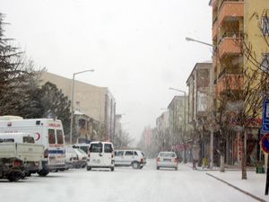 Kulu'da kar kalınlığı 3 santimetreyi buldu