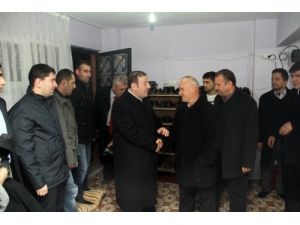 Belediye Başkanı Mahalleli İle Çay İçti, Sohbet Etti