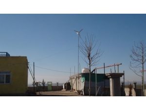 Enerji İhtiyacını Güneş Ve Rüzgardan Karşılıyor