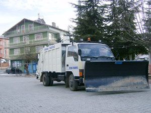 Bu çöp kamyonu kar da temizleyecek