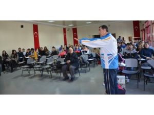 Voleybol Hakem Kursuna 52 Kişi Katıldı