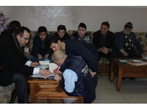 'İnegöl Huzurevi'nde 'Herkes O'nu Okuyor'