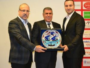 'Yerli Otomobili Devlet Üretmeli, Sanayici Desteklemeli'