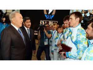 Nazarbayev’den Kazak Sporculara Moral Desteği