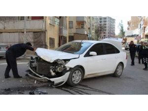 Siirt'te Trafik Kazası: 2 Yaralı