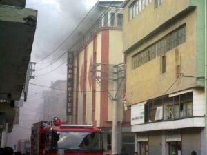 İzmir'de Koltuk İmalathanesinde Yangın: 1 Ölü