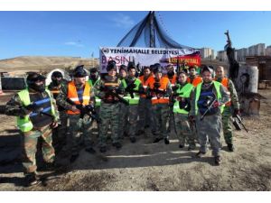 Başkan Yaşar, Gazetecilerle Paintball Oynadı