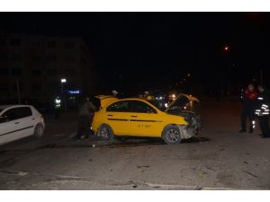 Kırmızı Işık İhlali, Kaza Yaptırdı