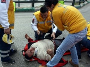 Motosikletli Kurye Kaza Yaptı, Pizzalar Yola Saçıldı