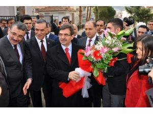 Bakan Güllüce: Birileri İstemese De Türkiye'nin Gelişeceğini Görüyorum