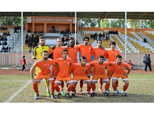 Erzinsporlu Taraftarlar Misafir Takım Taraftarına Saldırdı