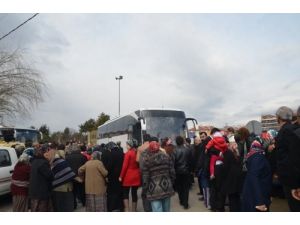 Aynı Mahalleden 43 Kişi Umreye Uğurlandı