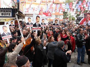 Partililer, CHP binasını işgal etti