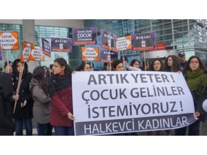 Bakanlık Önünde ‘çocuk Gelin’ Protestosu