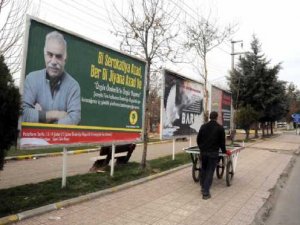 BDP sokakları Öcalan afişleriyle donattı