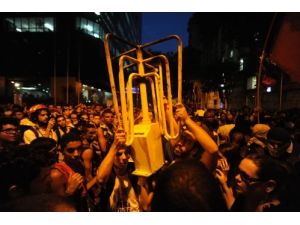 Brezilya'da Gösteriler Yeniden Tırmanıyor