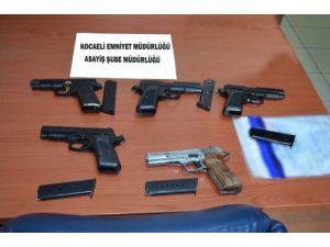 Uyuşturucu İhbarıyla Durdurulan Araçtan 13 Adet Ruhsatsız Tabanca Ele Geçirildi