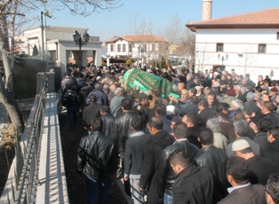 İşadamı Yasin Danış kızını kaybetti