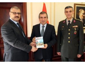 Emniyet Müdürü Yılmaz Kitap Yazdı: Gül Veren El Kokar