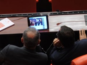 AK Partili vekiller Meclis'te Cübbeli'yi izledi