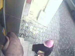 ATM dolandırıcılarını kitap kapağı ele verdi